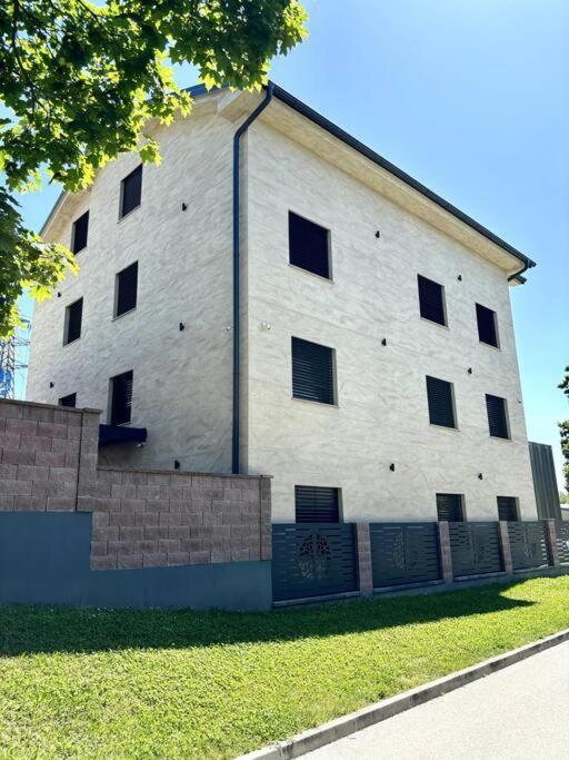 Villa Moste 3-Free Parking&Pool, Ev Station Ljubljana Kültér fotó